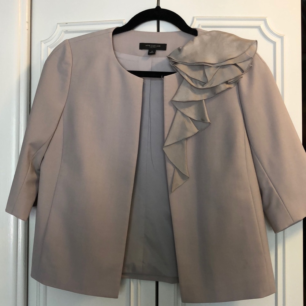 Skirt suit